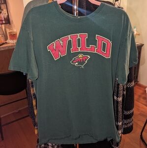 ❤️NHL Wild large TShirt -Large